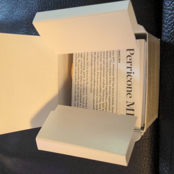 Perricone MD Smoothing & Brightening Under-Eye Cream - Picture 3 of 4